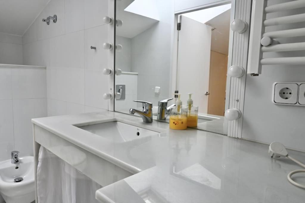 For You Rentals Apartamento Temporal Con Encanto A Pocos Metros Del Sol Myr13 Madrid Exterior foto